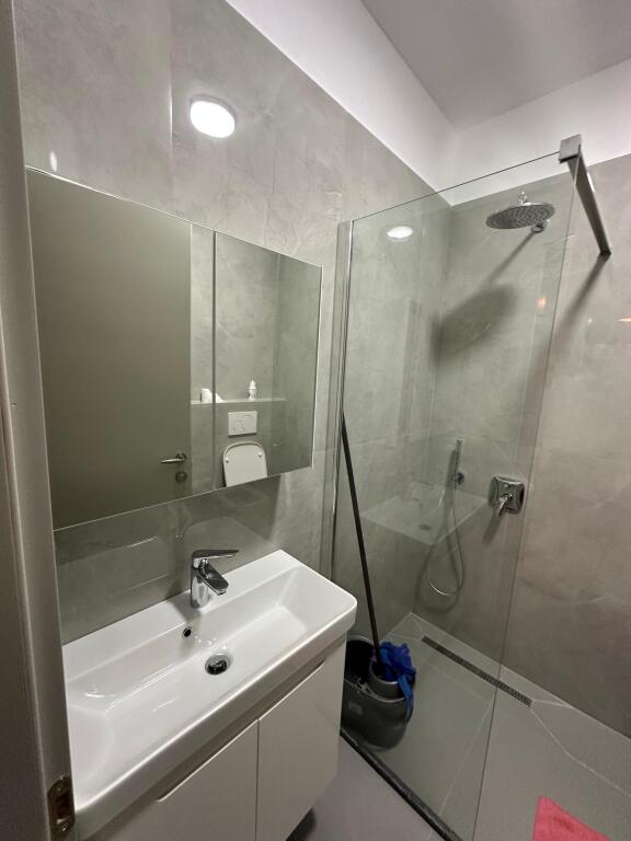 Ofrohet apartament 2+1+2 me qera tek Vilat e Arabit  LINZE
