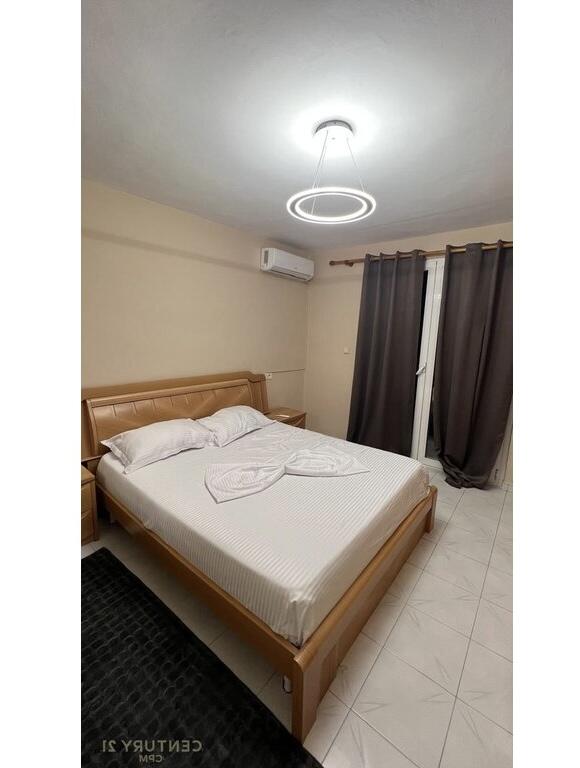 Apartament me qira 2+1, Kafe Flora