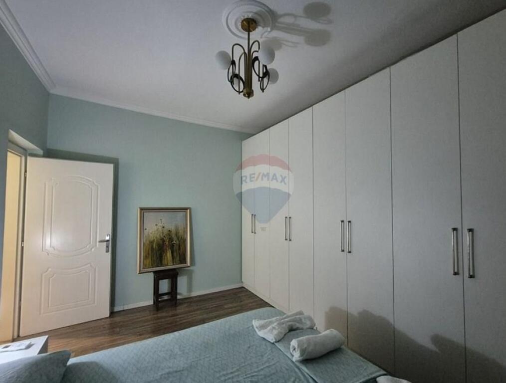 Jepet per qira apartament 2+1 prane Rruga Elbasanit