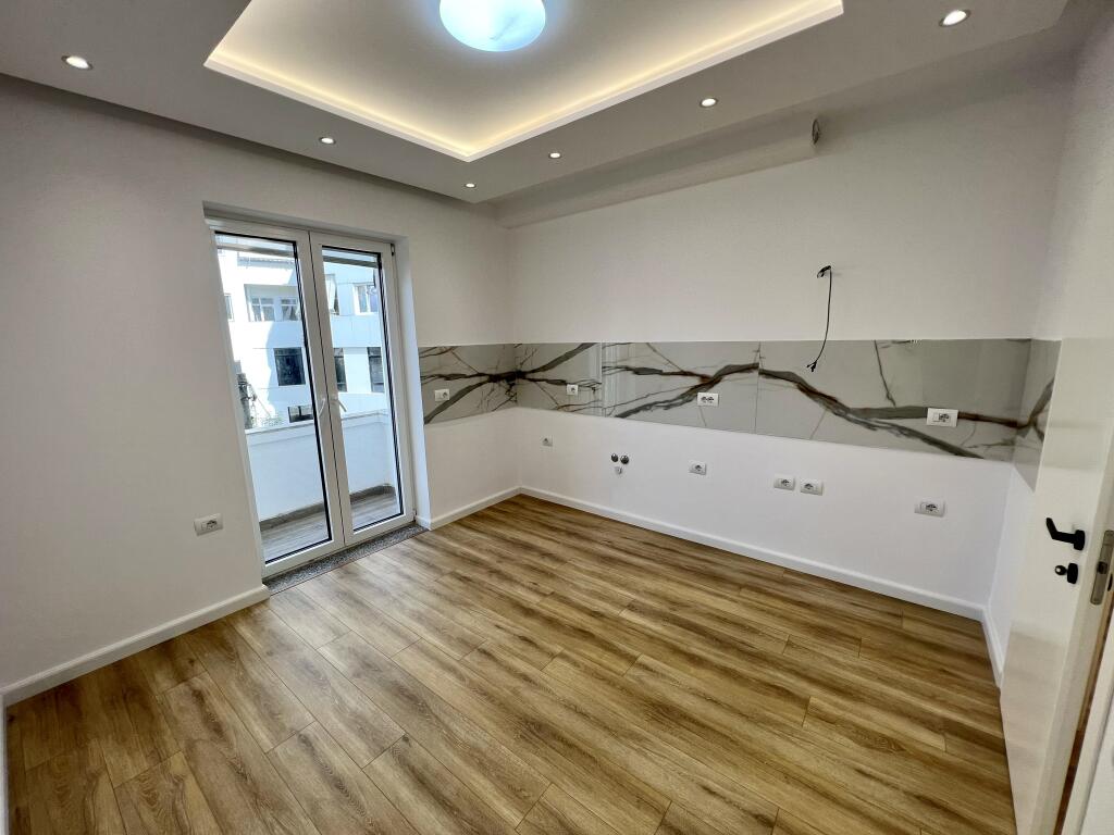 📣 AFFITTO Appartamento 2+1 📍 Vicino al Caffè Flores, Centro Tirana ✨