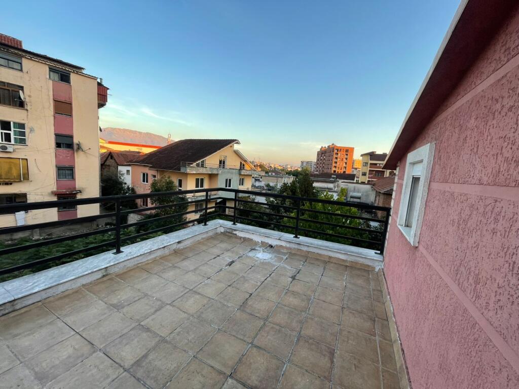 Jepet Apartament Me Qera ,Tek Kinostudio