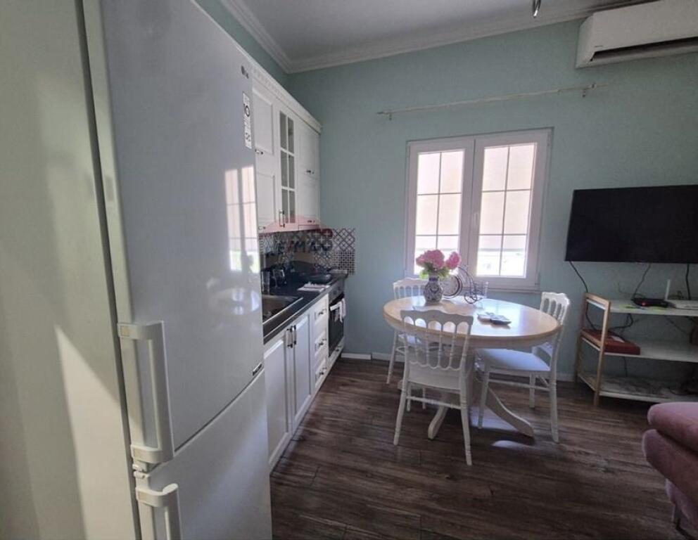 Jepet per qira apartament 2+1 prane Rruga Elbasanit