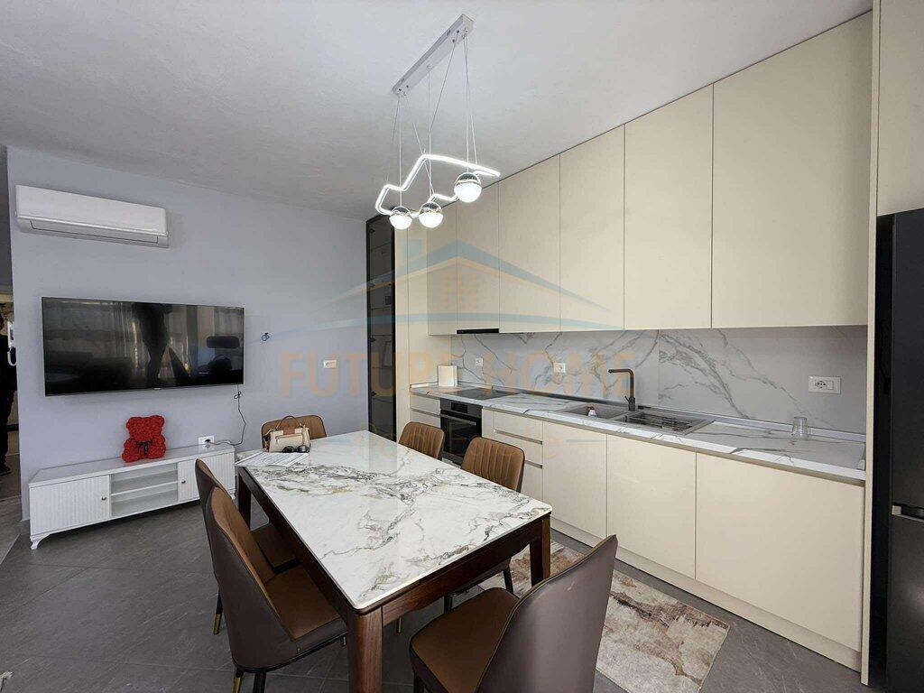 Qera, Apartament 2+1+Post parkimi , Unaza e Re. 700 €