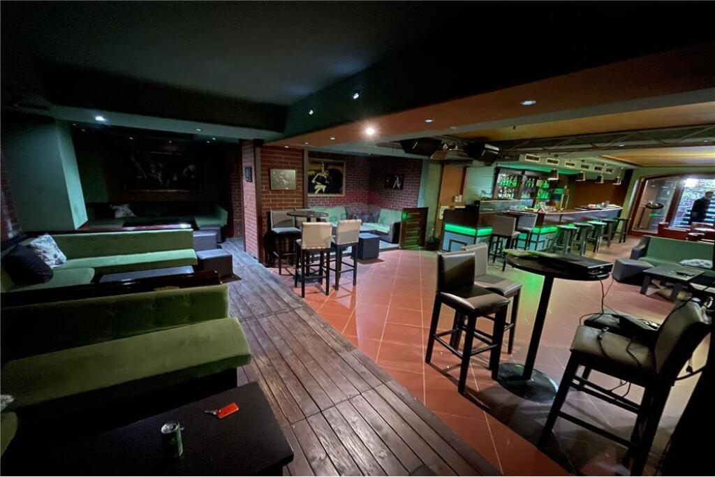 SHITET BAR - KAFE BUZE RRUGE TEK TREGU ELEKTRIK