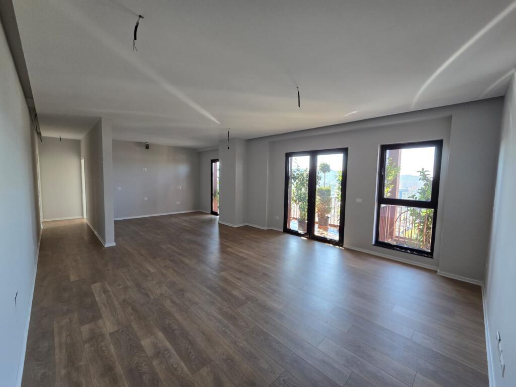 📌Jepet me Qira – Ambient Zyre në Garden Building, Tiranë