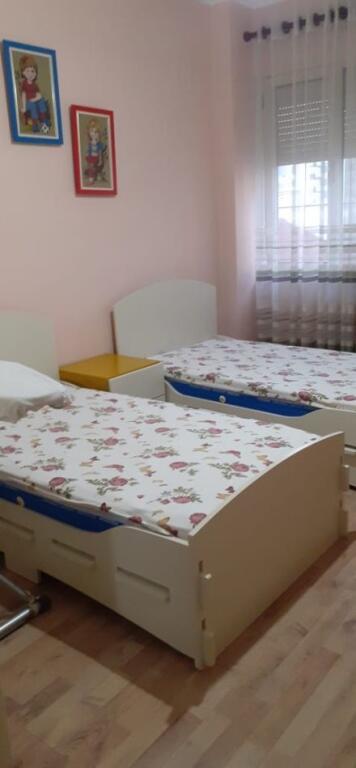 Jepet me qira apartamenti 2+1 , Kristal Center