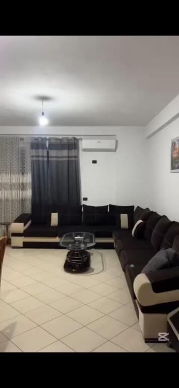 Shitet apartament 2+1 Kamez me Hipoteke