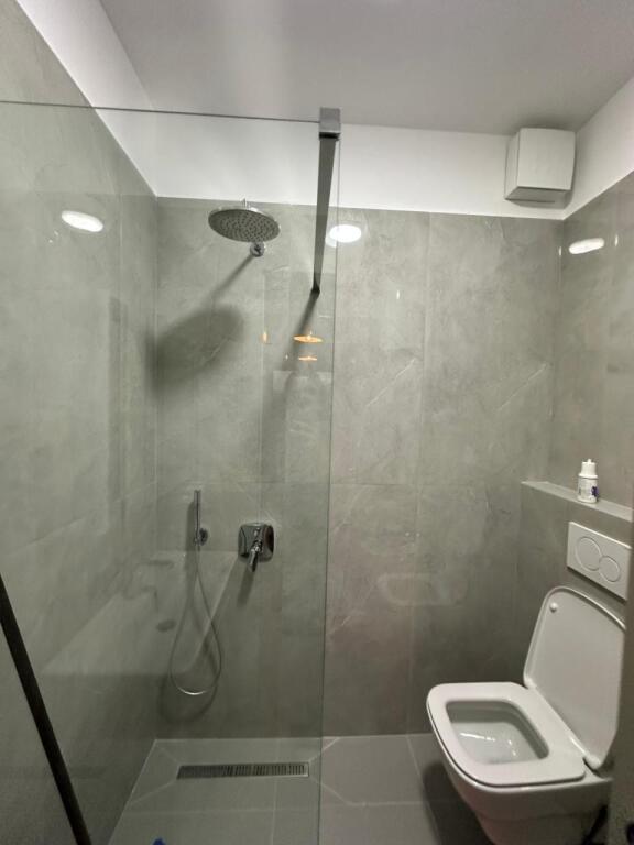 Jepet apartament 2+1+2 me qira Tek Vilat e Arabit