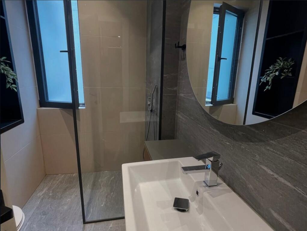 Japim me qira apartament 2+1+garazh te liqeni i thate!