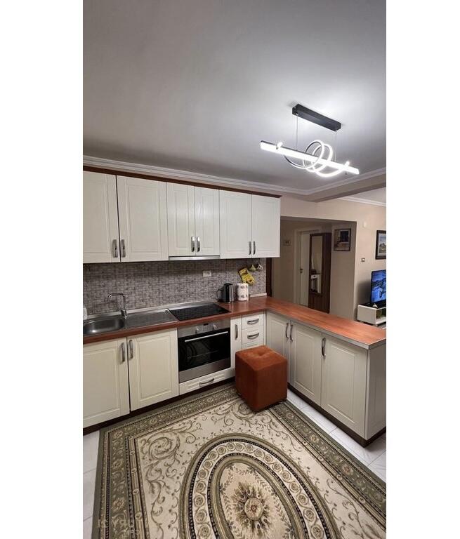 Apartament me qira 2+1, Kafe Flora
