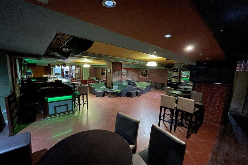 SHITET BAR - KAFE BUZE RRUGE TEK TREGU ELEKTRIK