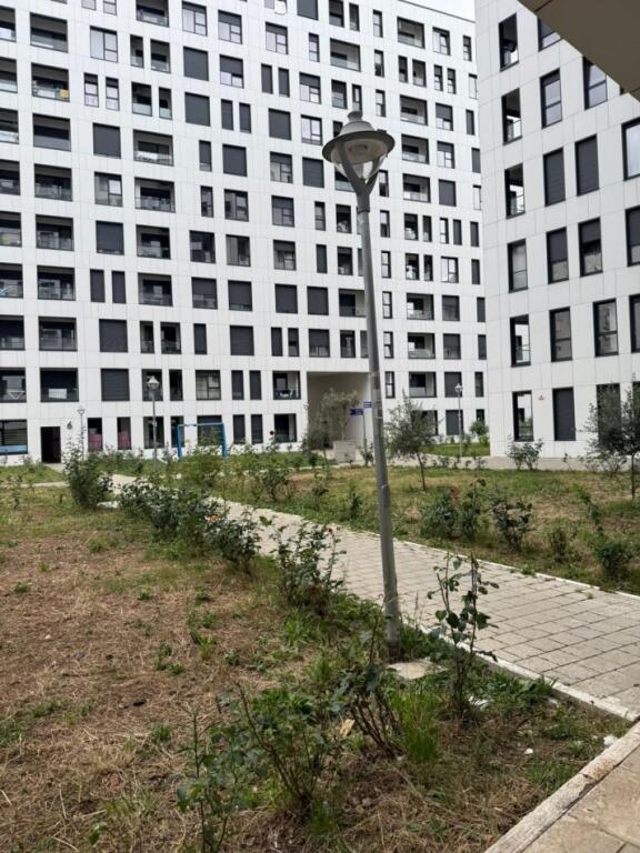 Casa 1+1+Balcone in Affitto in Rruga e Kavajes Square 21