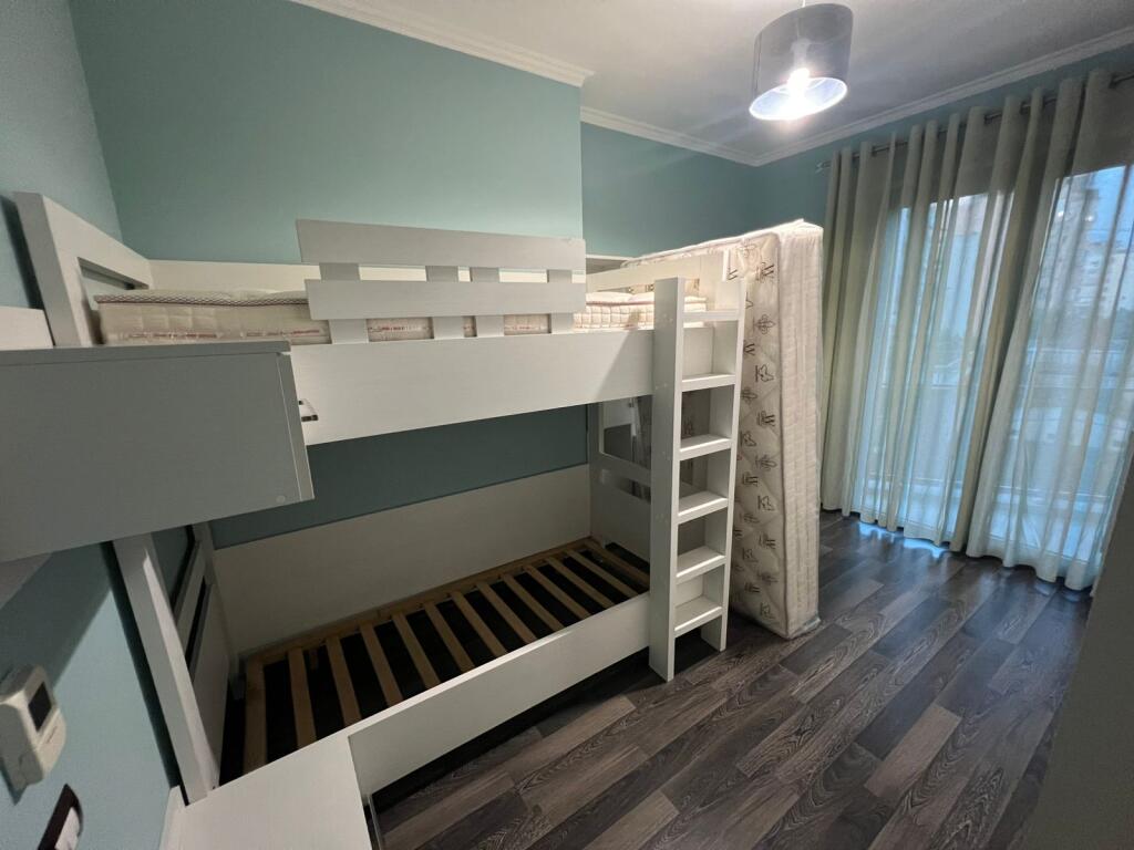 Jepet me qera apartament 2+1+2 Tek rr.Kosovareve !