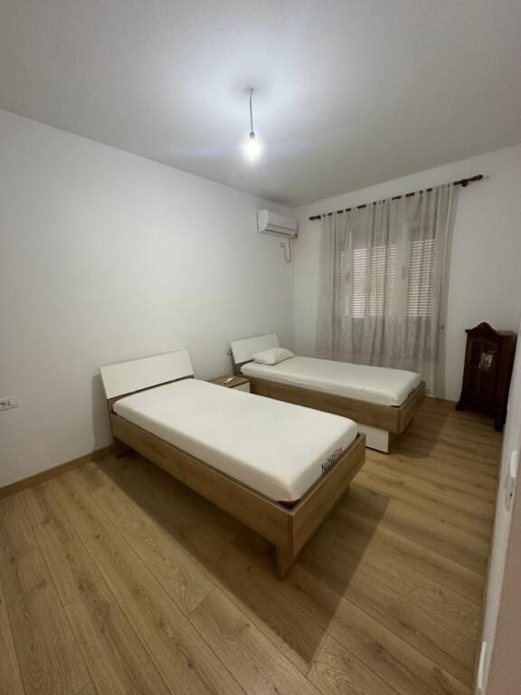 APARTAMENT ME QERA 2+1 PAZARI I RI 00 EURO