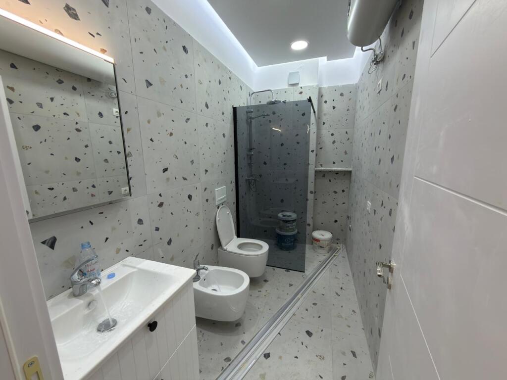 🏢 Appartamento 2+1 in affitto 📍 Indirizzo: Via “5 Maji”, Tirana