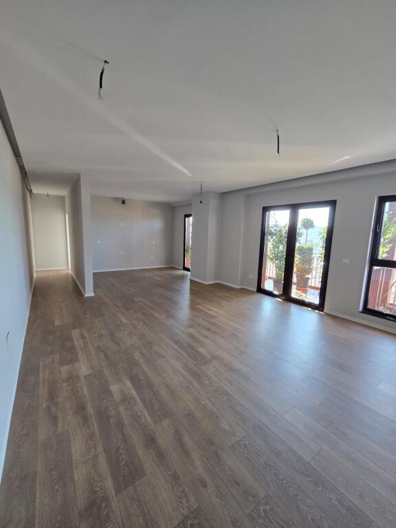 📌Jepet me Qira – Ambient Zyre në Garden Building, Tiranë