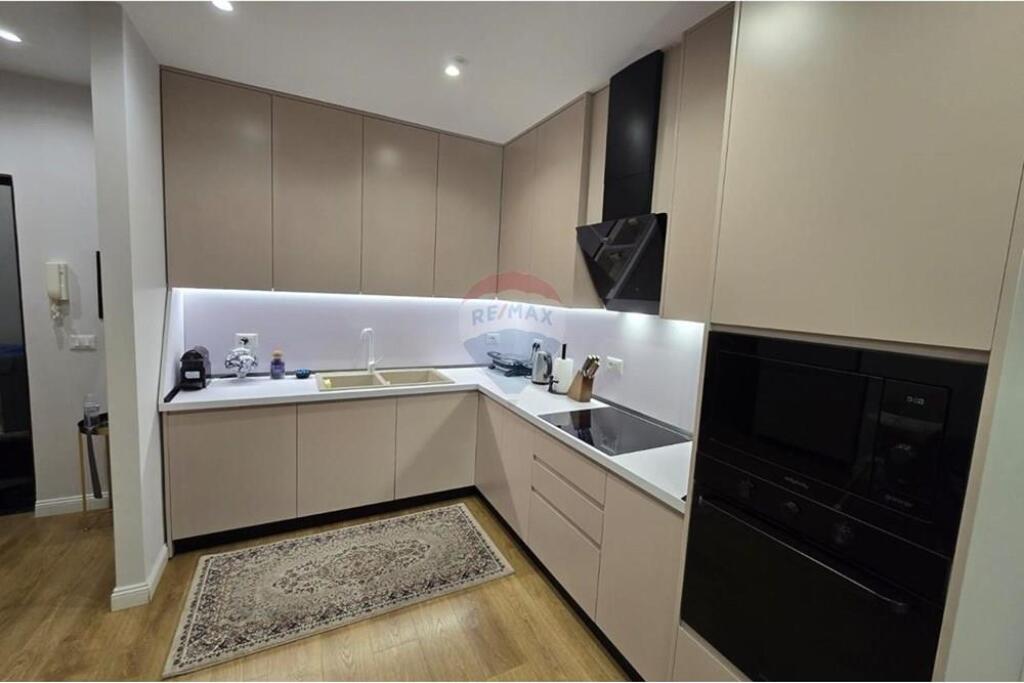 Apartament - Për Qira - Sheshi Willson, Tiranë