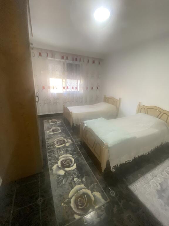 2+1,i mobiluar ne xhamllik,cmimi 500 euro