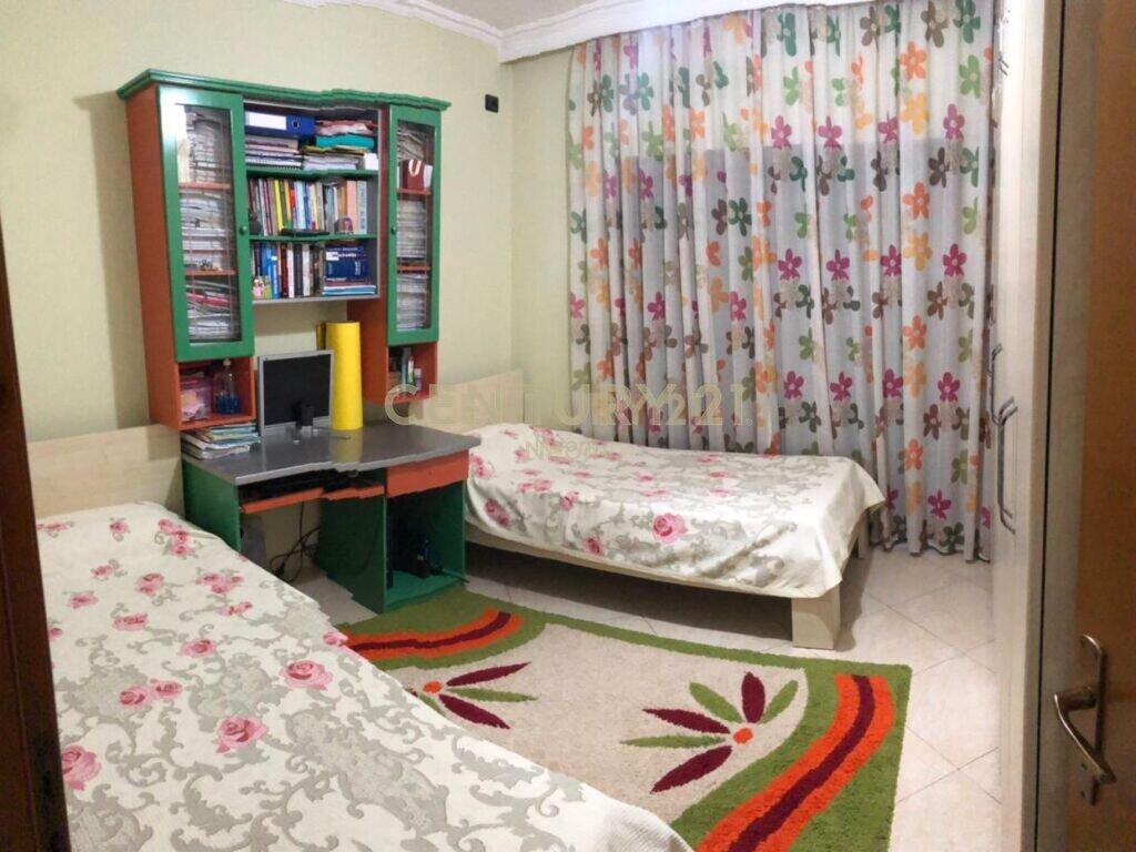 JEPET ME QIRA APARTAMENT 1+1 TE KOMUNA E PARISIT!
