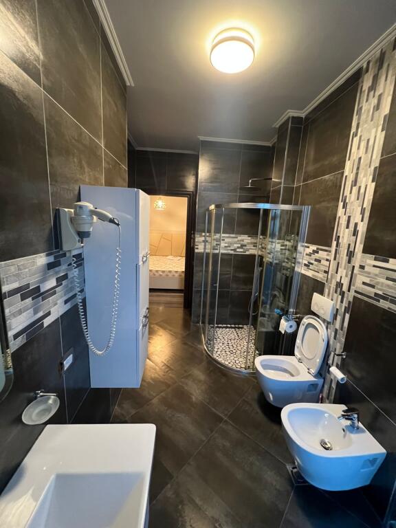 Jepet me qera apartament 2+1+2 Tek rr.Kosovareve !