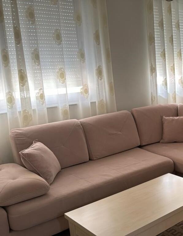 Jepet me qera apartament 2+1+1 banjo +1 ballkon në katin e 5-të,me ashensor,don bosko