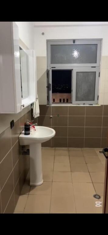Shitet apartament 2+1 Kamez me Hipoteke