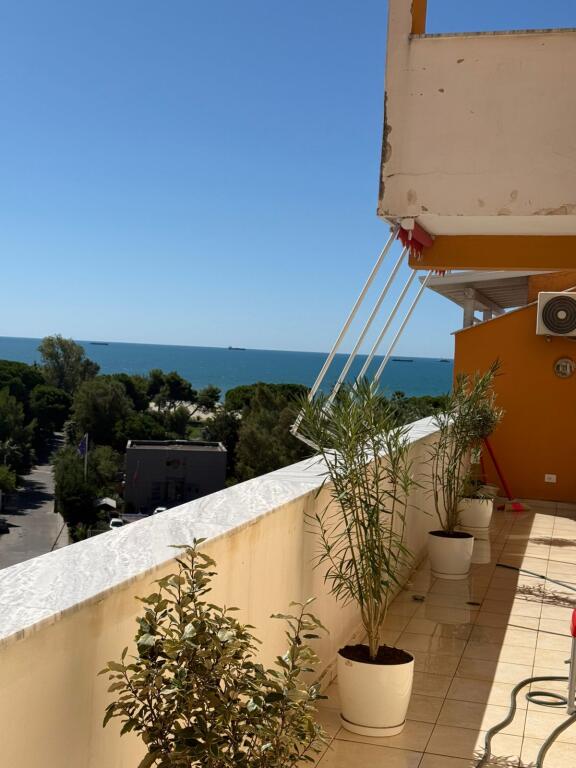 jepet me qera apartament ne plepa me pamje nga deti