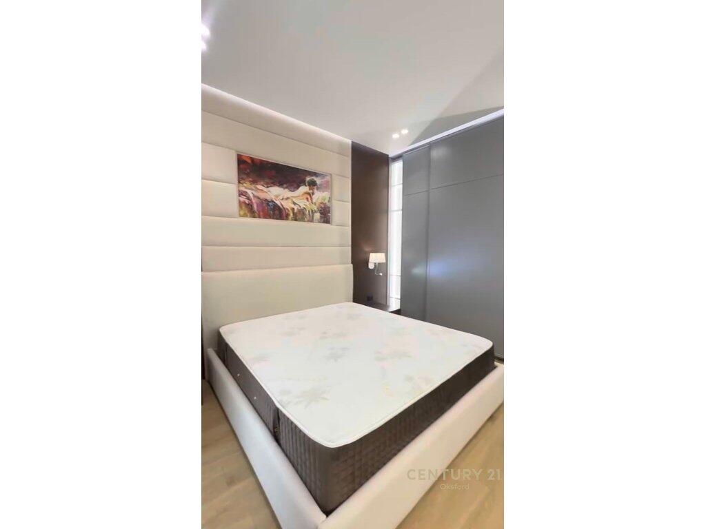 APARTAMENT 1+1+POST PARKIMI ME QIRA, TEK SQUARE 21, RRUGA E KAVAJËS!