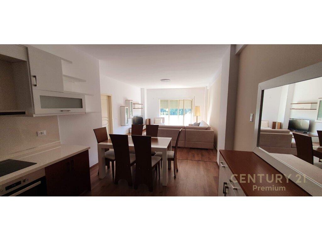 Jepet me qira apartament 2+1+2 bashkë me post parkimi në zonën e Kopshti Botanik!