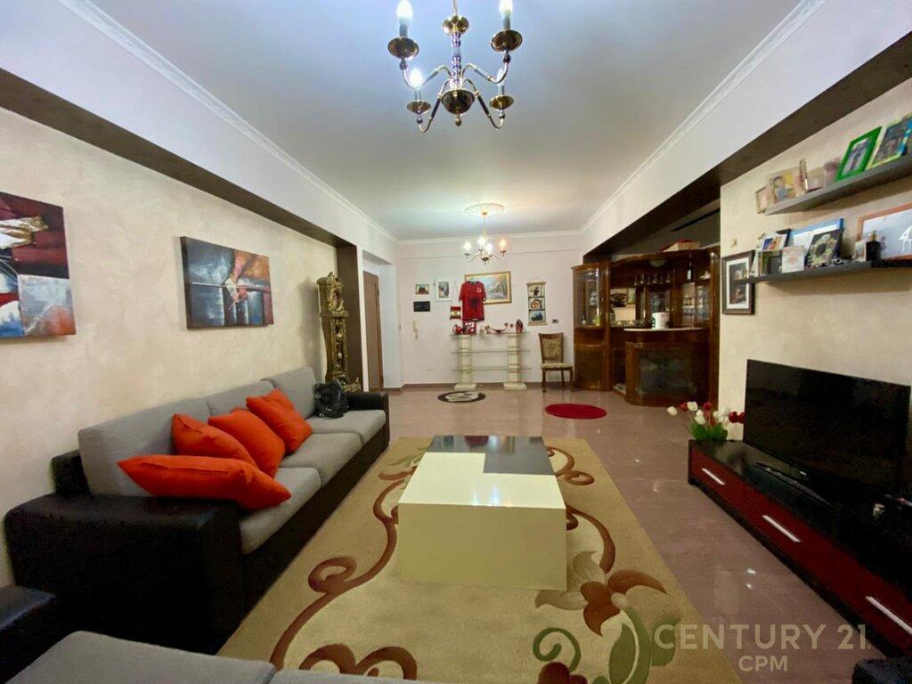 Apartment 2+1 for Sale 🏙️ with Separate Kitchen, near “Petro Nini” High School – Excellent Investment Opportunity!