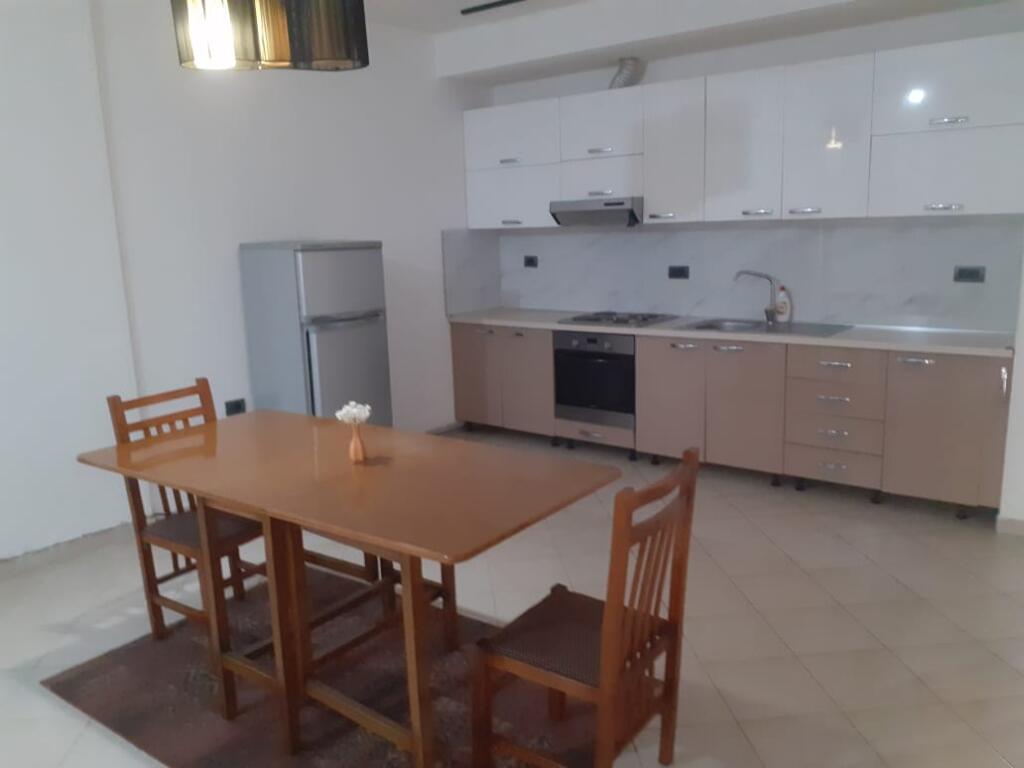 Shitet Apartament 1+1 ne zonen e Freskut