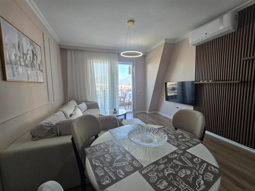 Super Apartament 2+1+2 me qera ne Astir/Vila L (60,000 All)