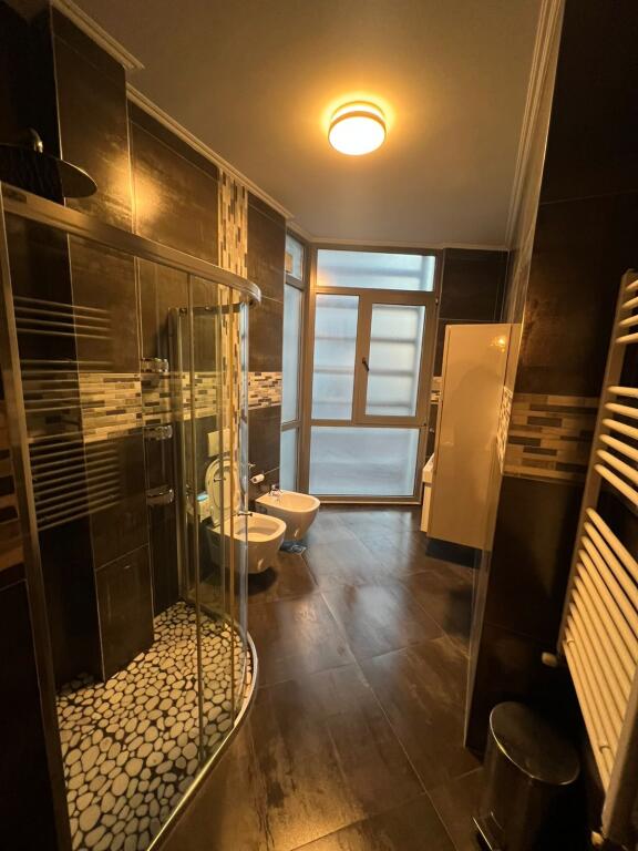 Jepet me qera apartament 2+1+2 Tek rr.Kosovareve !