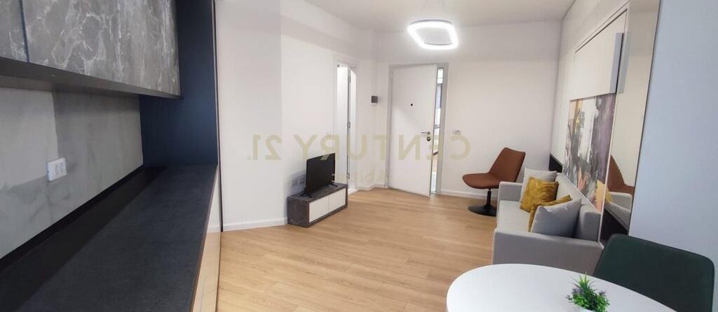 Shitet Garsoniere – Komuna e Parisit, pranë Mbikalimit dhe Big Market