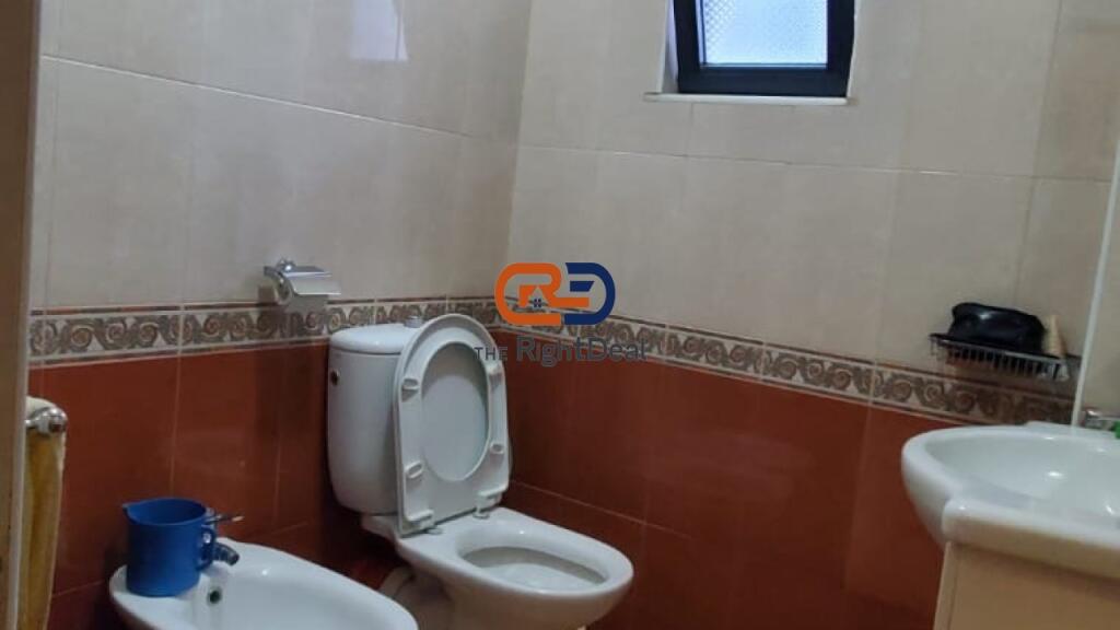 Ne Rrugen E Durresit, Shitet Apartament 4+1+2, Me Hapesira Teper Te Bollshme !!