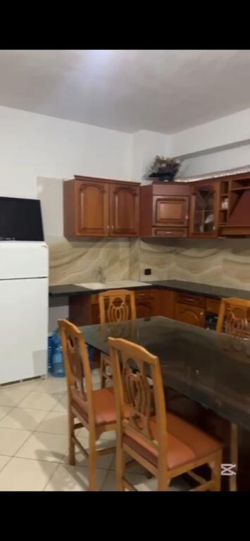 Shitet apartament 2+1 Kamez me Hipoteke