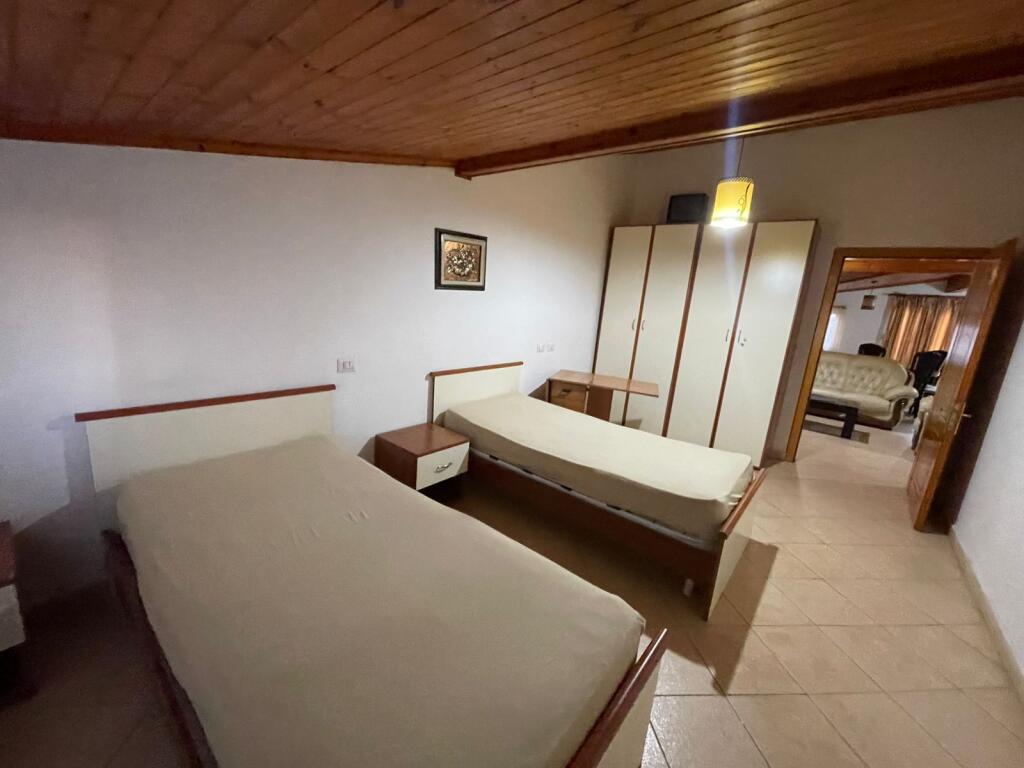 Jepet Apartament Me Qera ,Tek Kinostudio