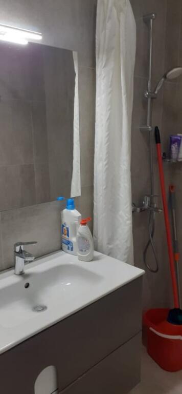 Jepet apartament 2+1 me qera prane Qendres Kristal, komuna
