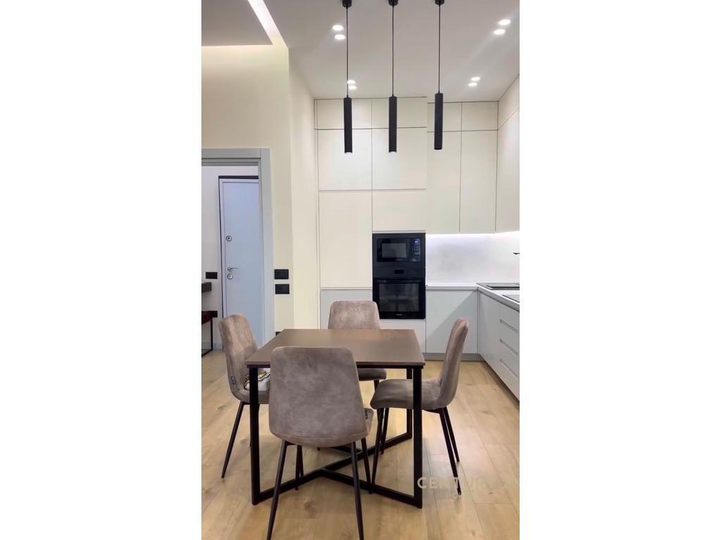 APARTAMENT 1+1+POST PARKIMI ME QIRA, TEK SQUARE 21, RRUGA E KAVAJËS!