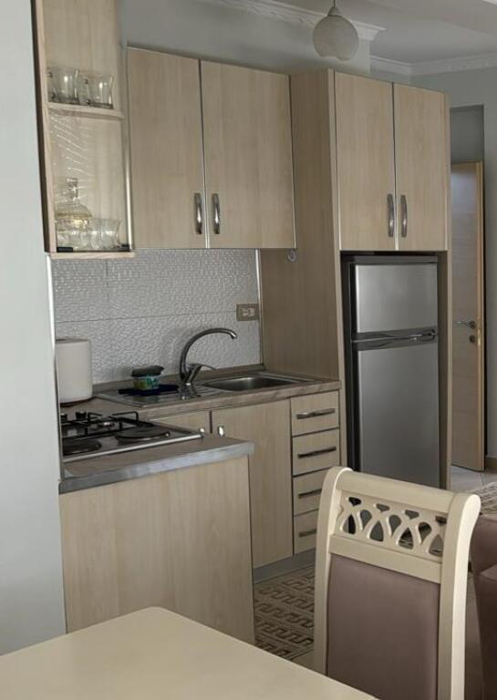 Jepet me qera apartament 2+1+1 banjo +1 ballkon në katin e 5-të,me ashensor,don bosko