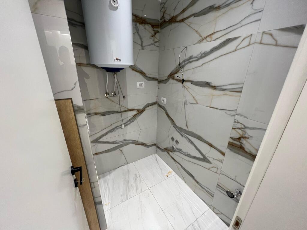 📣 QERA Apartament 2+1 📍 Prane Kafe Flores , Qender Tirane 💶 Cmimi 900€