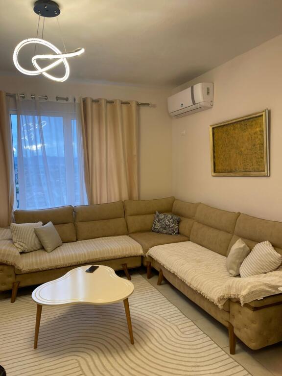 Apartament me qera 2+1