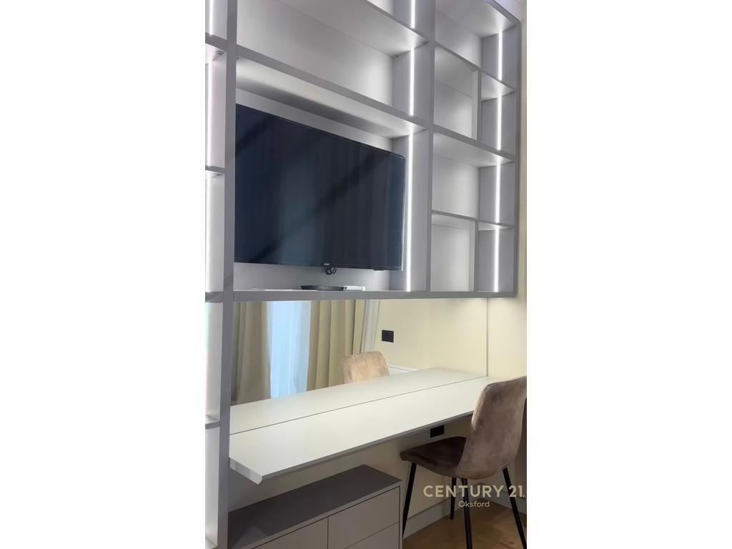 APARTAMENT 1+1+POST PARKIMI ME QIRA, TEK SQUARE 21, RRUGA E KAVAJËS!