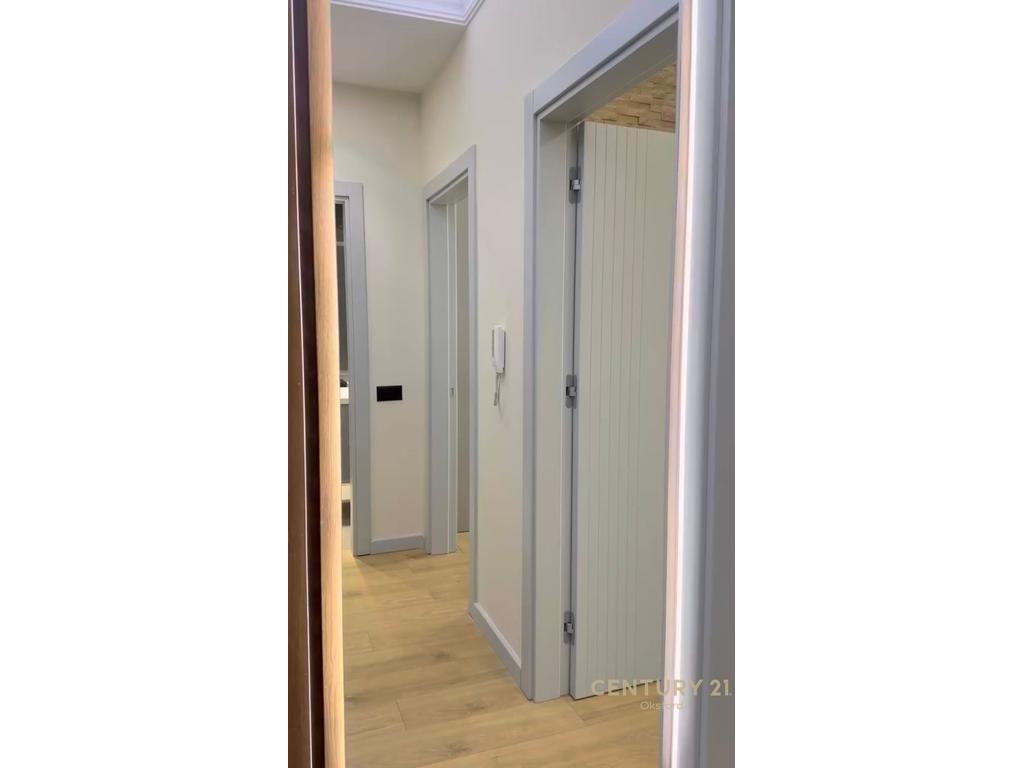 APARTAMENT 1+1+POST PARKIMI ME QIRA, TEK SQUARE 21, RRUGA E KAVAJËS!