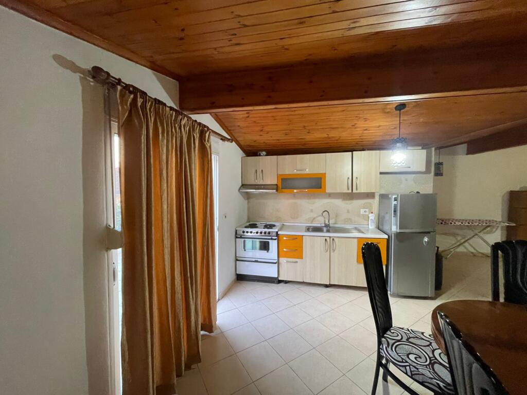 Jepet Apartament Me Qera ,Tek Kinostudio