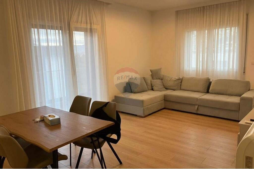 Apartament 2+1+2 me Qira te Kopeshti botanik  !