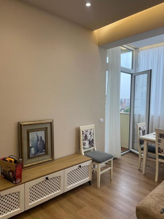Apartment I sapo mobiluar perballe delijorgjit me qera 1+1