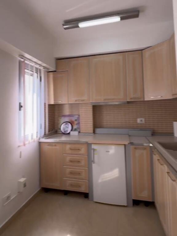 AMBIENT BIZNESI PER QERA PRANE STACIONIT TË TRENIT