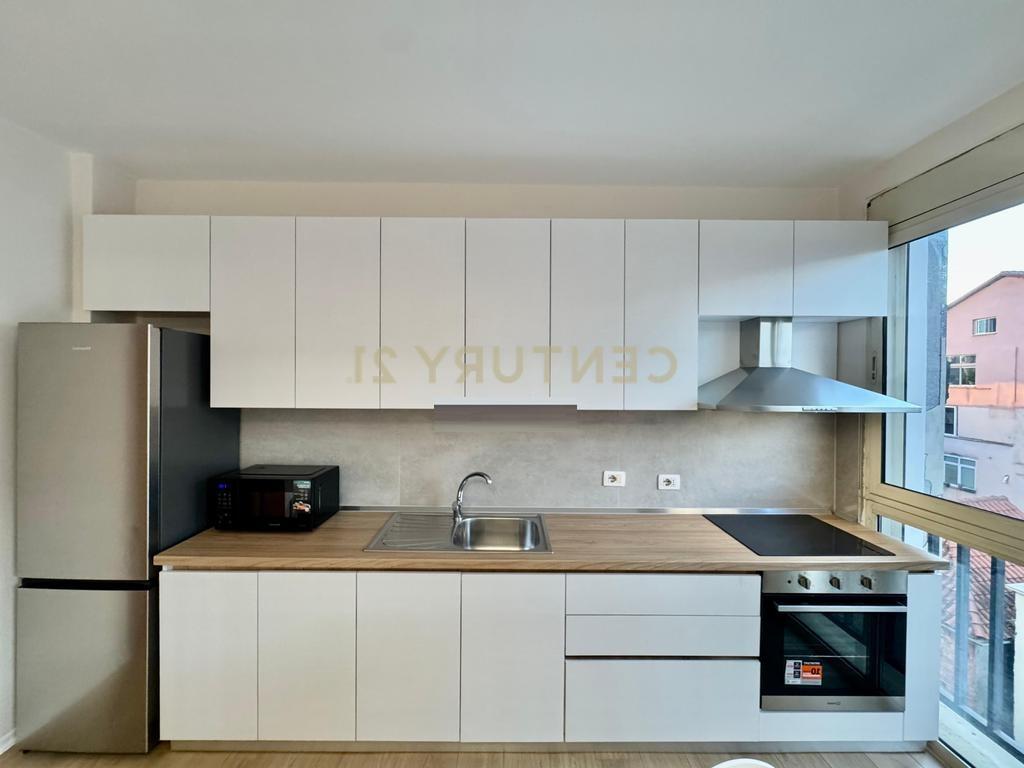 JEPET ME QIRA, APARTAMENT MODERN 1+1, RRUGA KAVAJËS