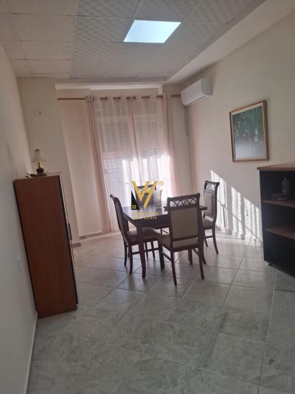JEPET APARTAMENT 2+1 ME QERA TE AMBASADA KINEZE 80.000 LEKE